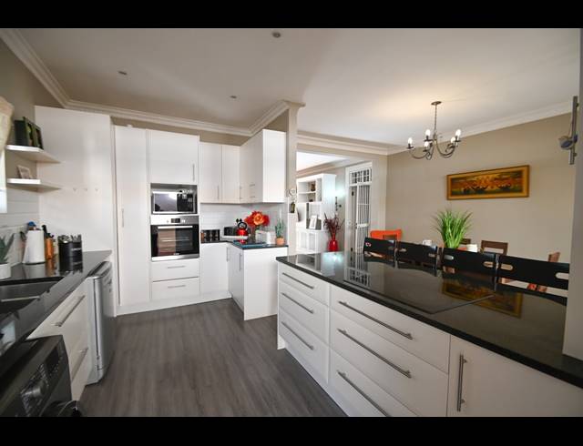 4 BEDROOM TOWNHOUSE FOR SALE IN WESTVILLE